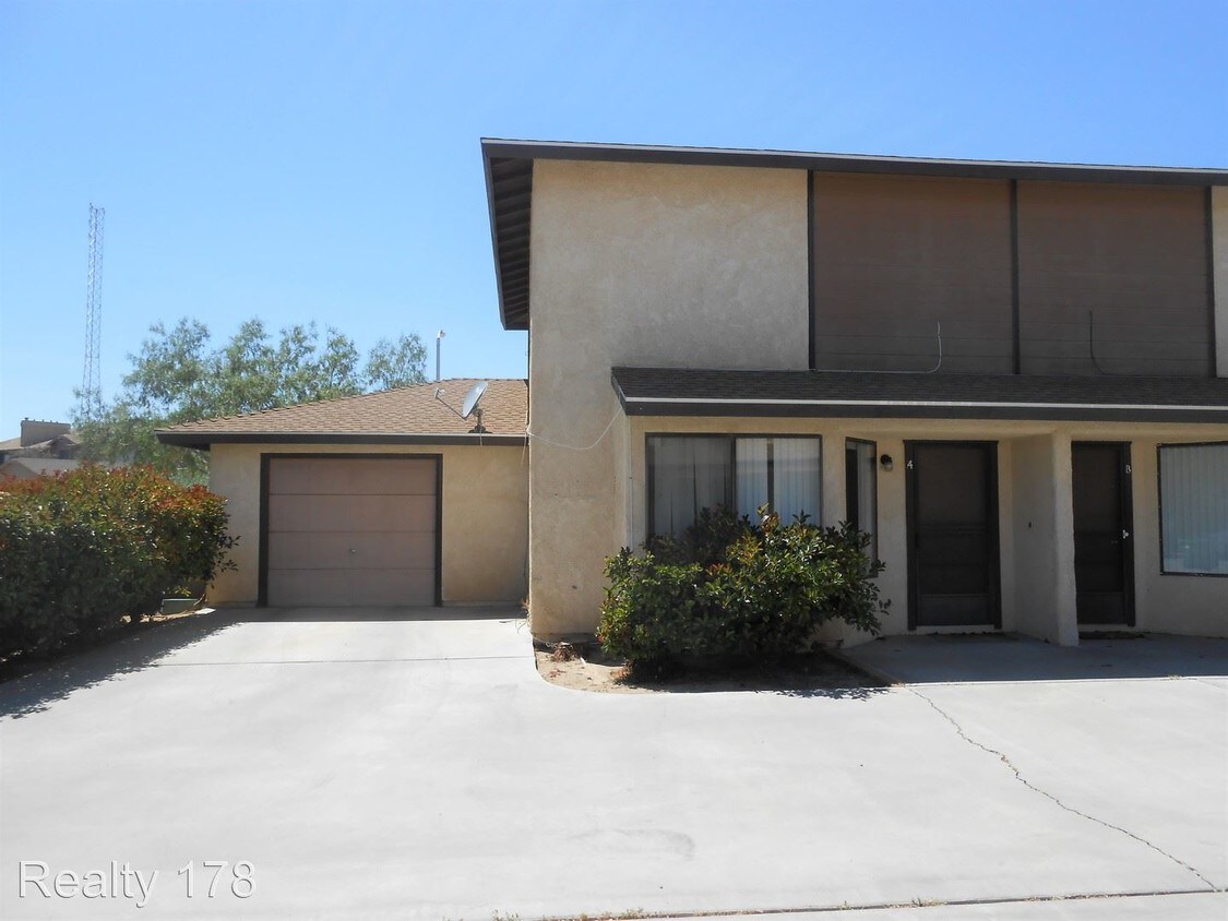 Primary Photo - 1012 W Perdew Ave
