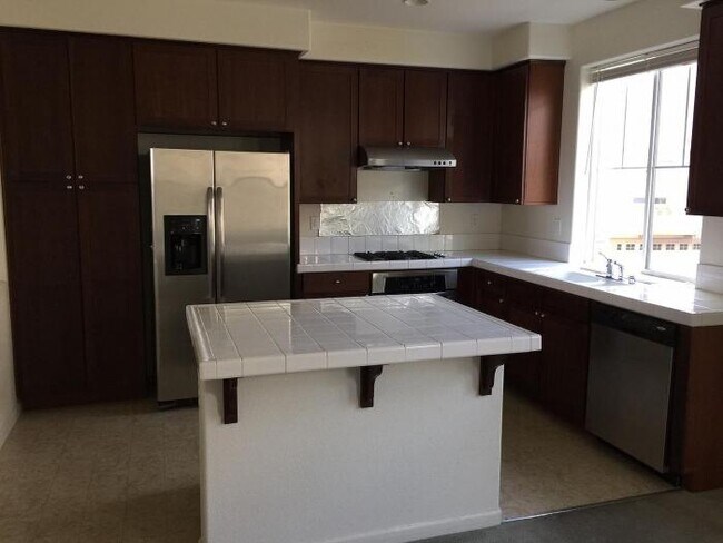 Building Photo - 5 bedroom in Milpitas CA 95035