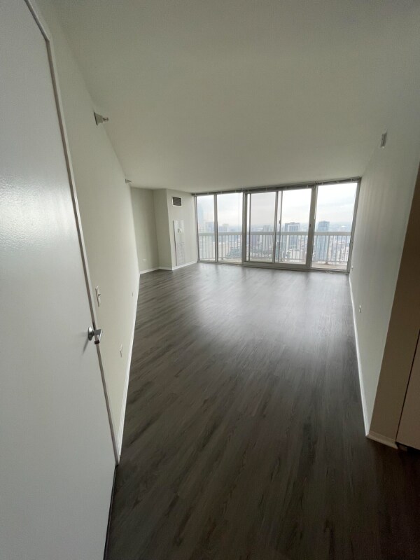 Foto del edificio - 525 N State St