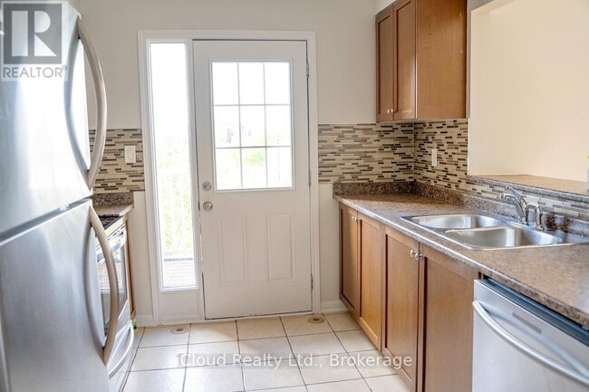 Building Photo - 637 Speyer Cir