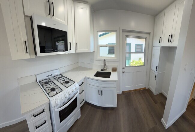 Foto del edificio - !!! OPEN HOUSE !!! - Wednesday July 1st - 4:00pm to 7:00pm