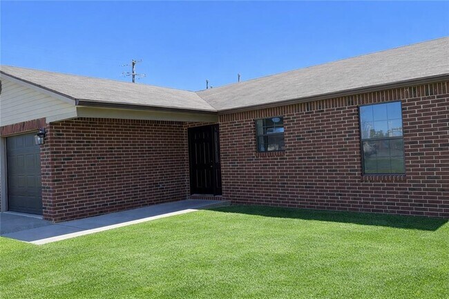 Foto del edificio - 619 E 1st St