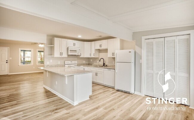 Building Photo - 2 Bedroom / 1 Bath For Rent In Tabby Oaks