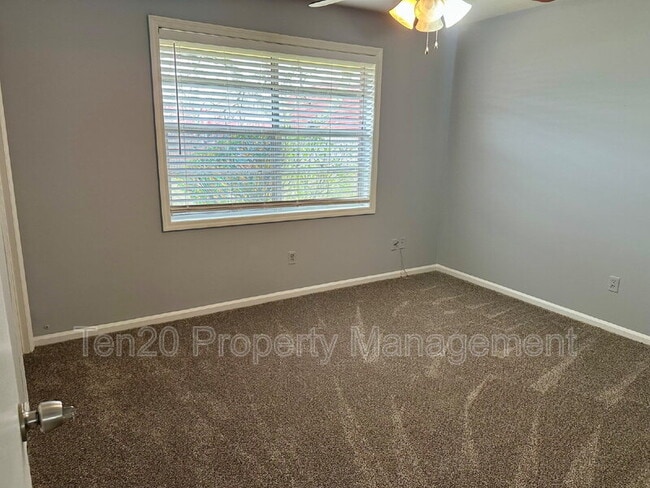 Foto del edificio - 6219 Stoneway Dr