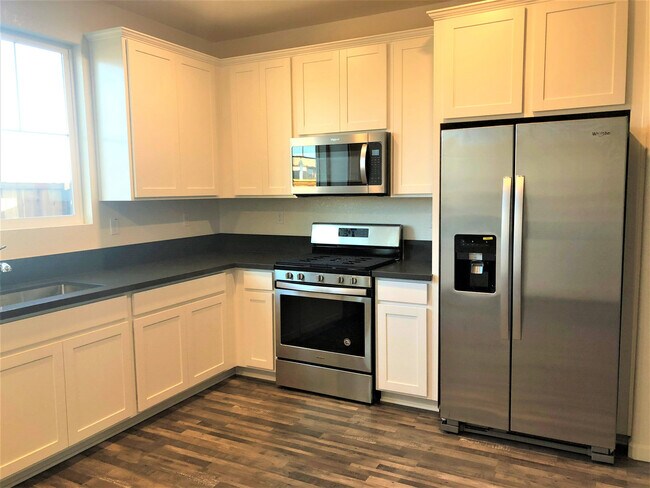 Photo - CLEAN AND MODERN  - 4 BED, 3 BATHS, 1996 S... House