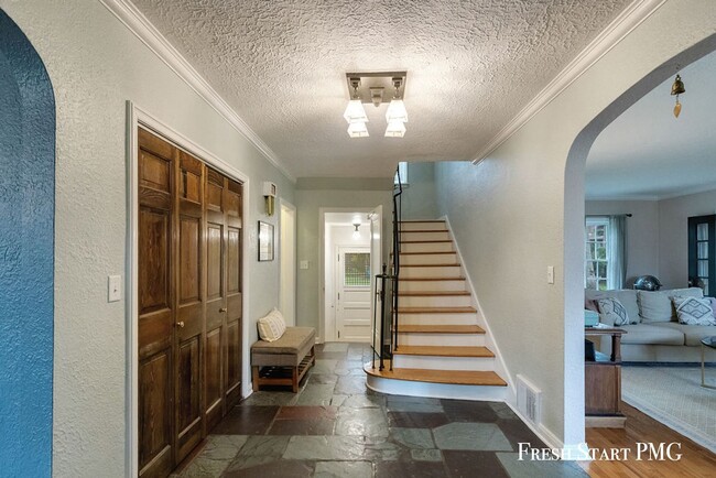 Foto del edificio - 28 Woodmer Ln