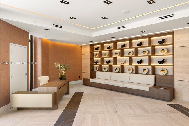 Foto del edificio - 701 Valencia Ave