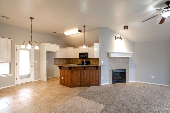 Photo - Gorgeous 3 Bed 2 Bath Home in Heart Of Yukon!