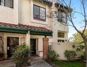 Building Photo - 1439 Summit Dr