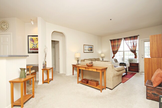Foto del edificio - Top Floor Riverbend Condo on Pantops