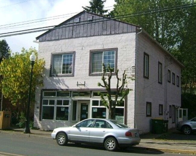 Building Photo - 712 Bridge St