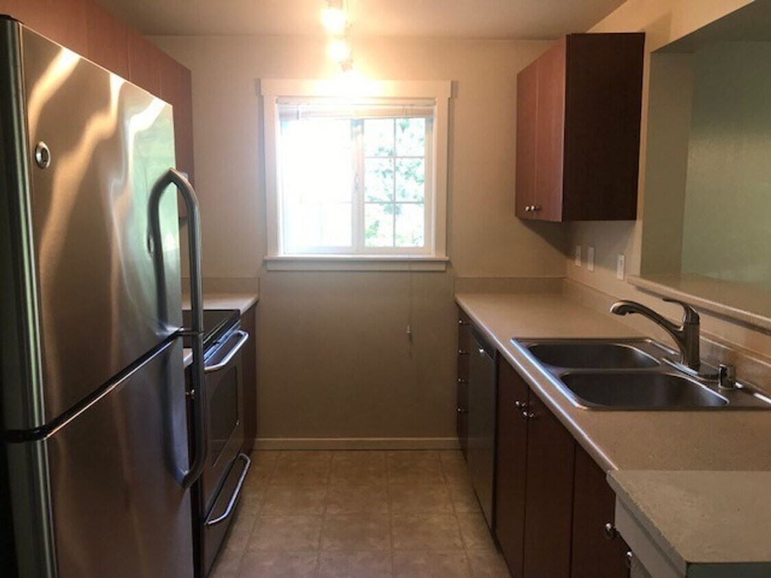 Foto principal - $2500-3Beds 2BA W/D 2 reserved parking, po...