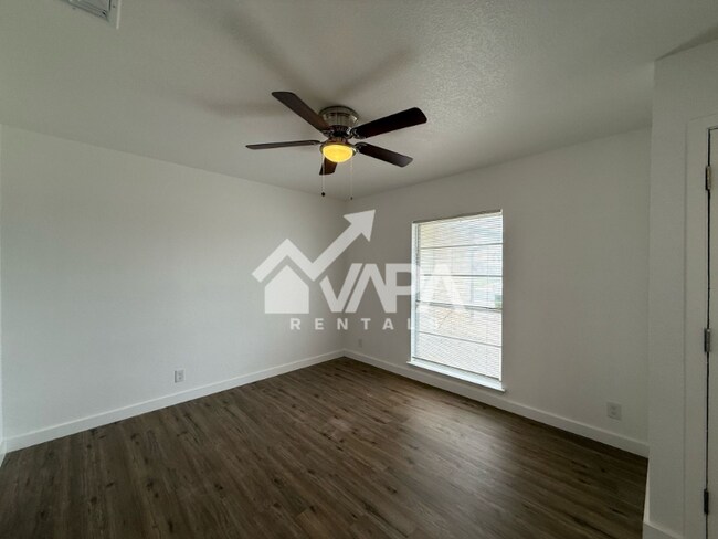 Foto del edificio - 10815 Green Heights Dr