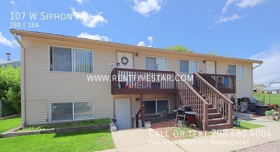 Primary Photo - Spacious 2 Bedroom Apartment Available! Vi...