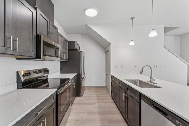 Foto del edificio - Titan Hill Townhomes