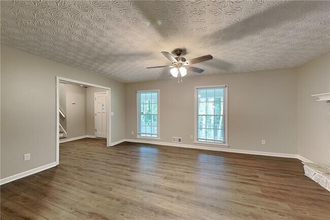 Foto del edificio - 211 Powder Mill Dr