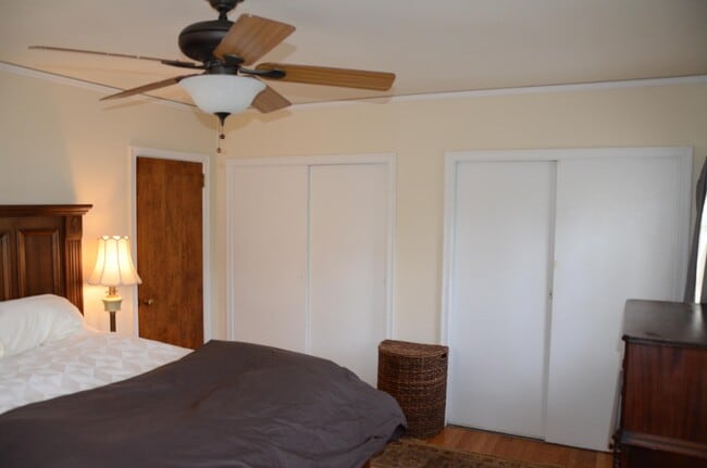 Building Photo - 210 Westview Dr