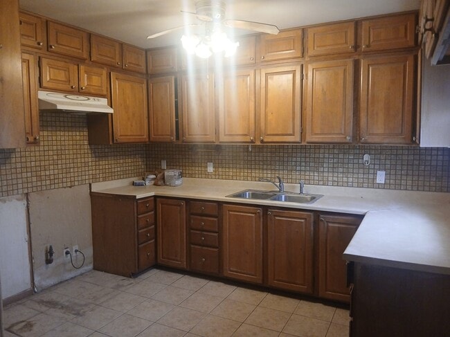Building Photo - 2413 Poplar St