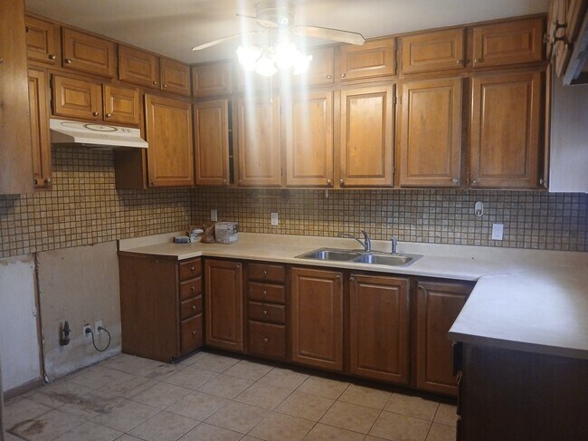 Foto del edificio - 2413 Poplar St