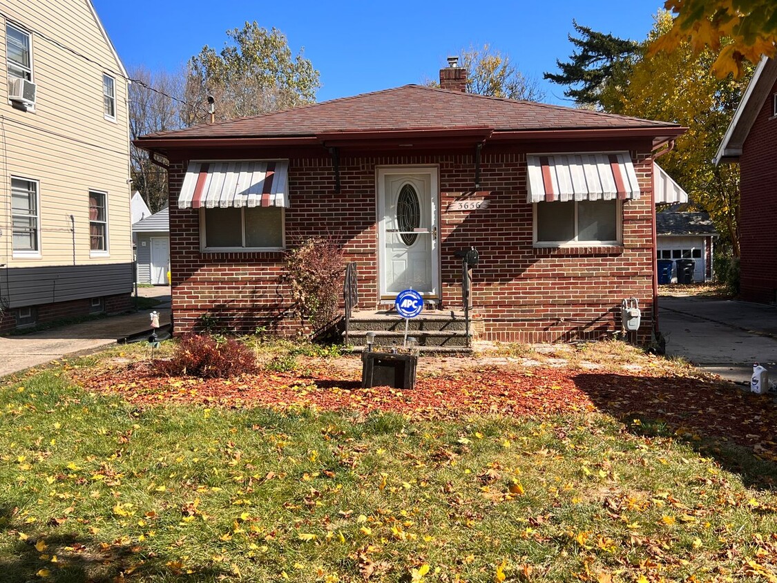 Primary Photo - 2 Bedroom House - West Toledo