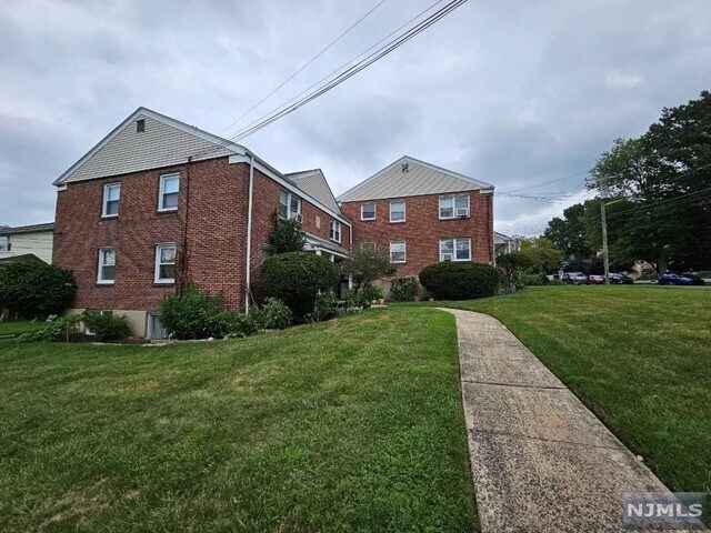 Building Photo - 309 Hillside Ave