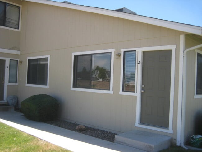 Building Photo - 340 Sweetwater Cir