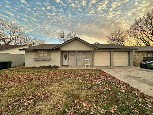 Building Photo - 2704 Buena Vista Dr