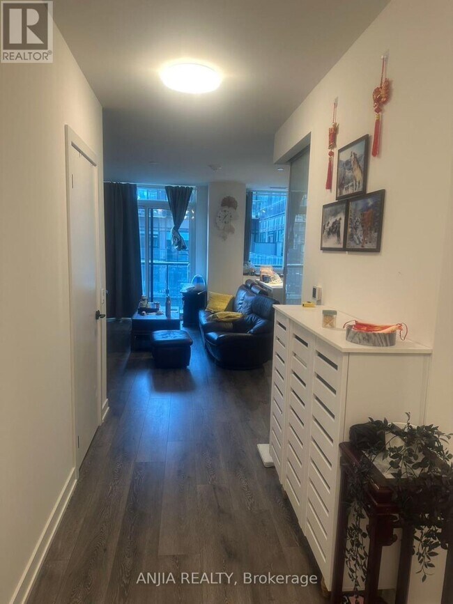 Photo du bâtiment - 117-117 Broadway Ave