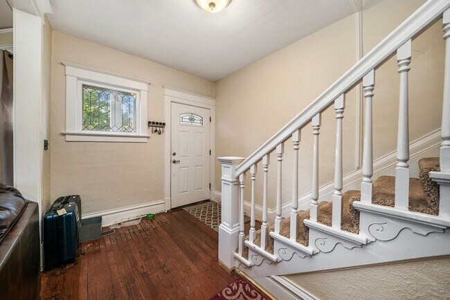 Foto del edificio - 305 N May St