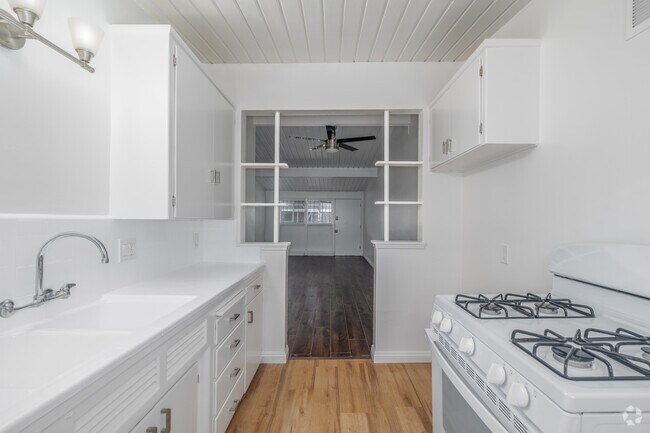 1 habitación, 1 baño - 604 pies cuadrados - Cocina - 4115 Palmwood Dr