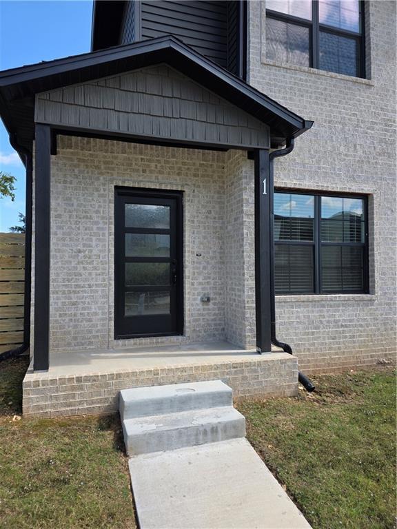 Building Photo - 987 N Crater Ave