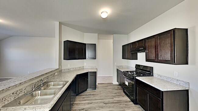 Foto del edificio - Very Nice 3 Bedroom 2 Bath Home in Yukon Schools