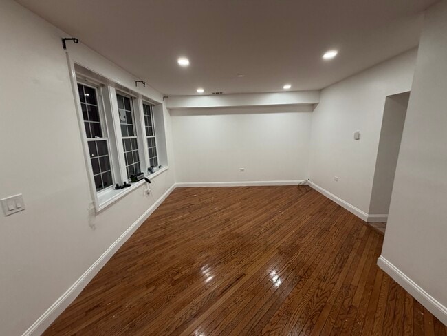 Building Photo - 2858 W 21st Pl