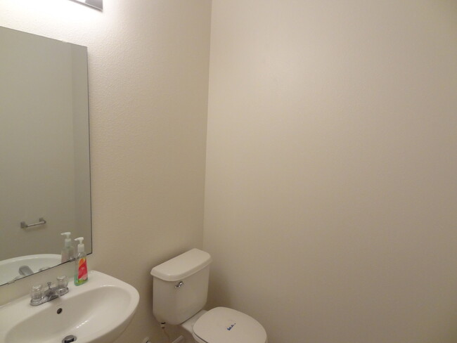 Foto del edificio - 3 Bedroom, 2.5 Bathroom Home with Bonus Lo...