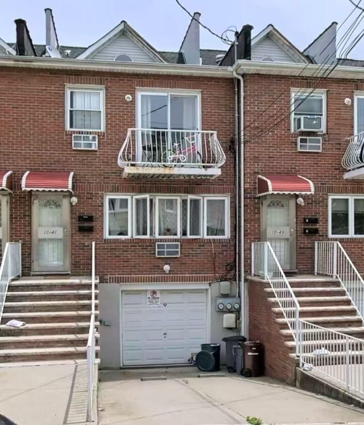 Foto principal - 15-41 125th St