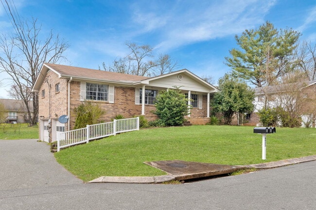 Foto del edificio - 6923 Greenway Dr