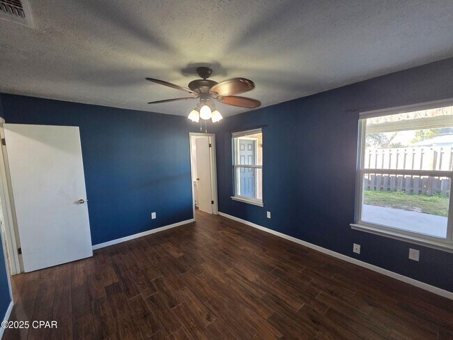 Building Photo - 209 S Maryella Ave