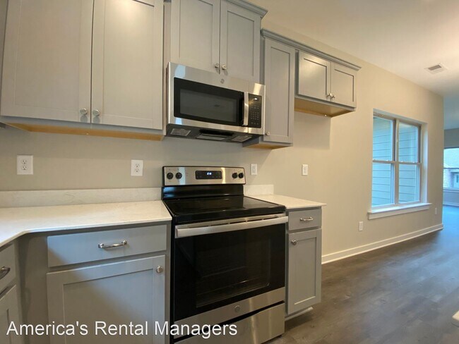 Building Photo - 4 br, 3 bath House - 7935 St. James Drive