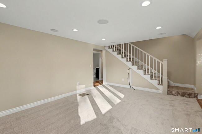 Building Photo - 142 N Taylor Ave