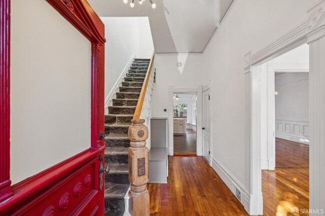 Building Photo - 282 Eureka St