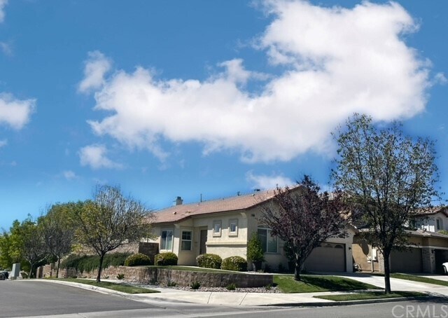 Foto principal - 34206 Pinehurst Dr