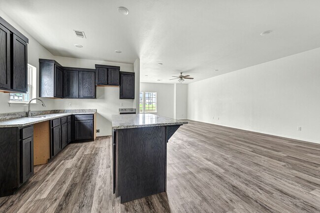 Foto del edificio - 1082 S Benchmark Lane