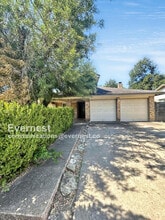 Building Photo - 2701 Deeringhill Dr