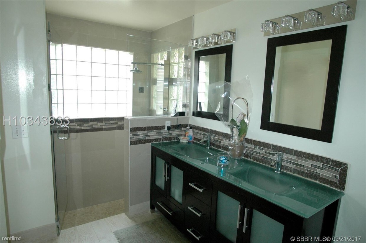 Primary Photo - 2036 NW 183rd Cir