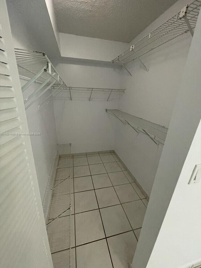 Foto del edificio - 2075 SW 122nd Ave
