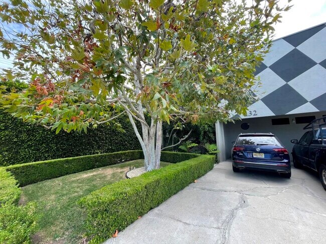 Foto del edificio - 625 N Hayworth Ave