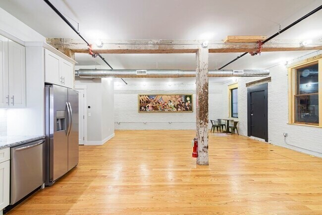 Building Photo - 139 Border St