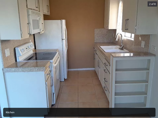 Kitchen - 811 Crenshaw Blvd