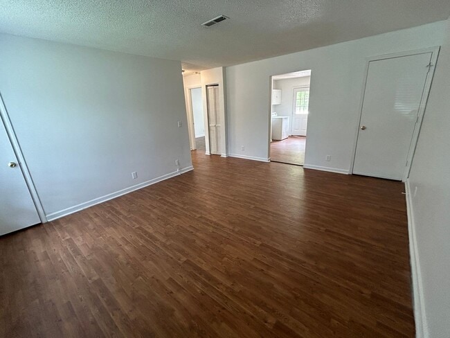 Photo - 711 Frankfort Dr Apartment