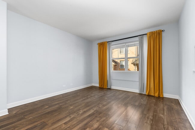 Building Photo - 1044 N Claremont Dr